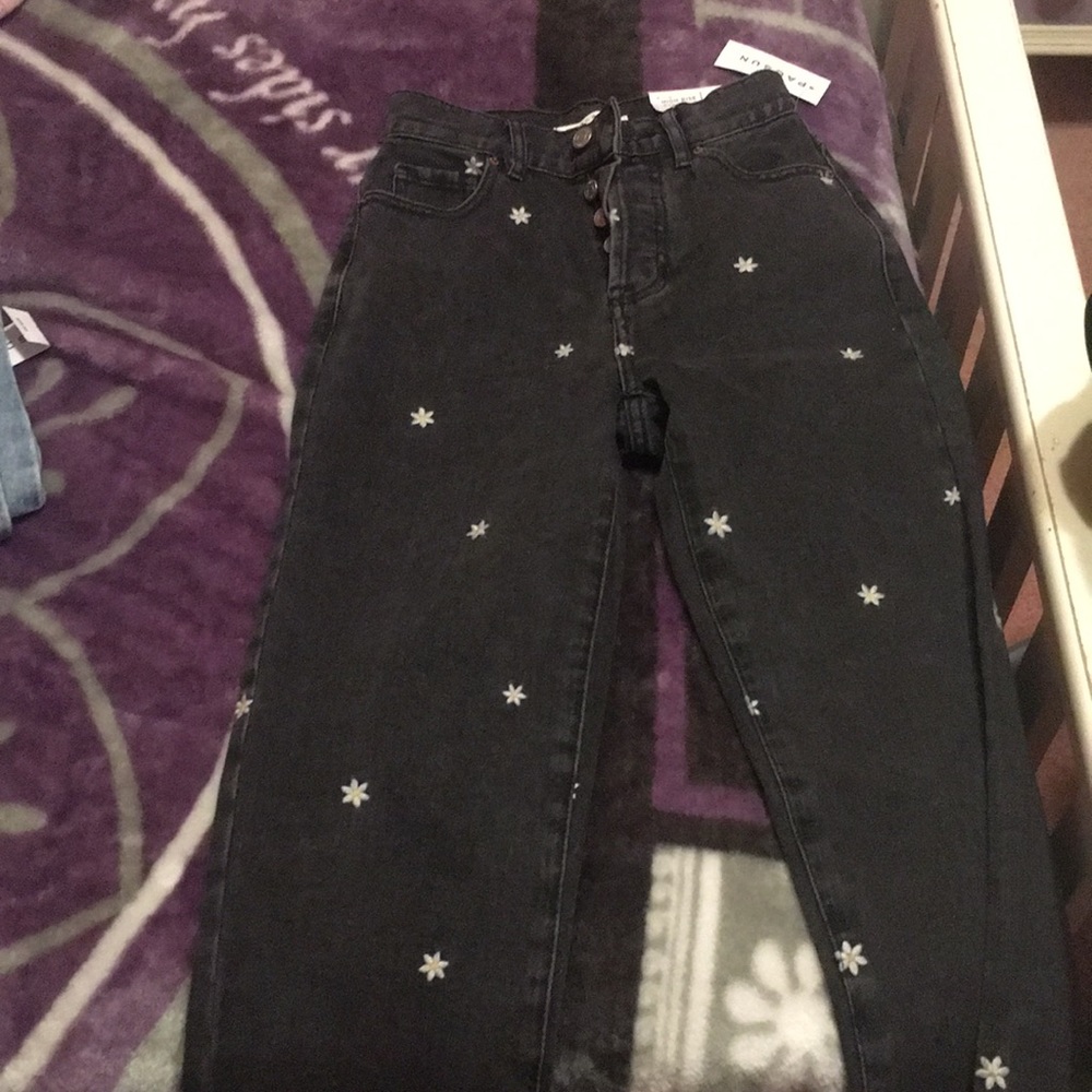 I’m selling my black white flower Pacsun  jeans 😊